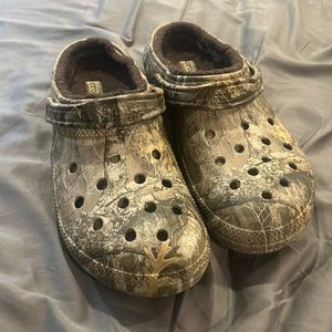 New: Classic Lined Realtree Edge Crocs